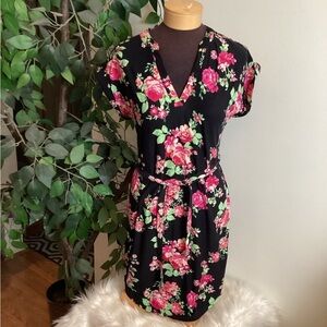 NO Boundaries Woman’s Juniors XS 3-5 floral dress roll short sleeve v ne…